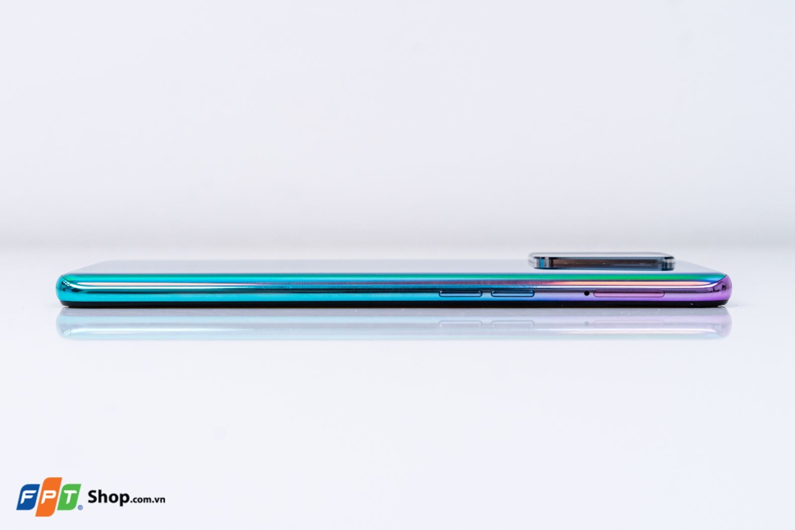 Cạnh trái OPPO A94 là nút tăng giảm âm lượng, khe sim Cạnh trái OPPO A94 là nút tăng giảm âm lượng, khe sim