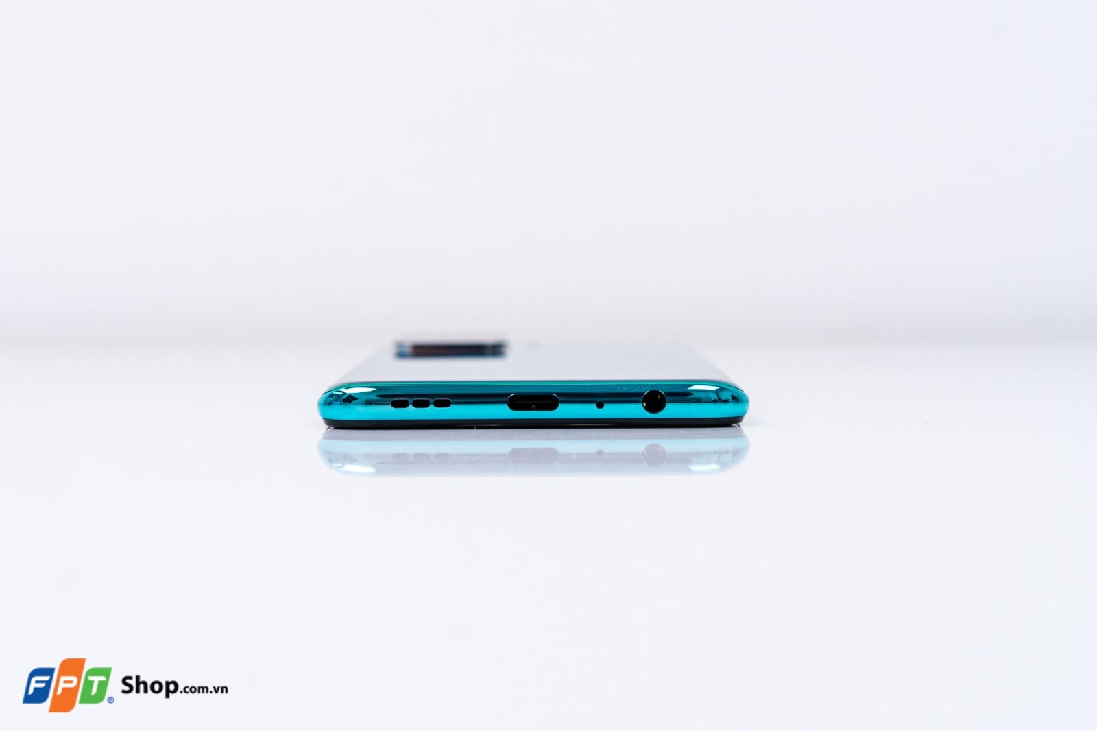 Cạnh dưới OPPO A94 Cạnh dưới OPPO A94