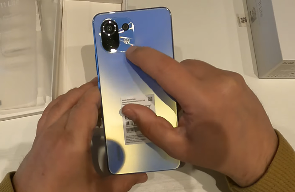 Mở hộp Xiaomi Mi 11 Lite (ảnh 2) Mở hộp Xiaomi Mi 11 Lite (ảnh 2)