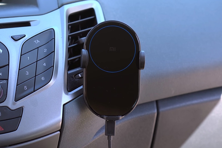 5 lý do bạn nên đặt một chiếc Mi 20W Wireless Car Charger trong khoang xe của mình 1