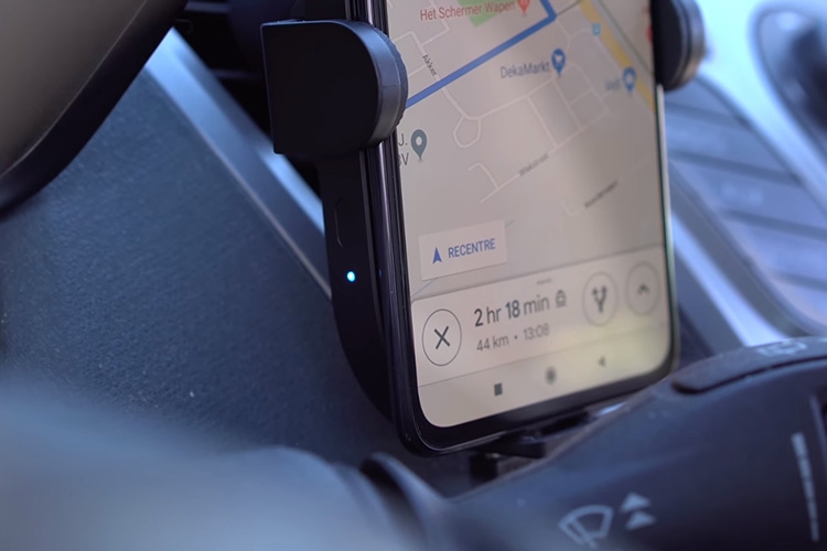 5 lý do bạn nên đặt một chiếc Mi 20W Wireless Car Charger trong khoang xe của mình 5