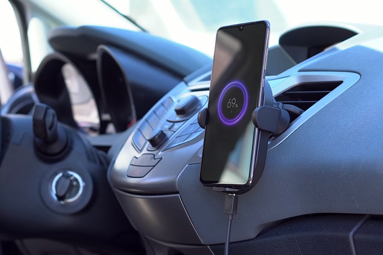 5 lý do bạn nên đặt một chiếc Mi 20W Wireless Car Charger trong khoang xe của mình 3