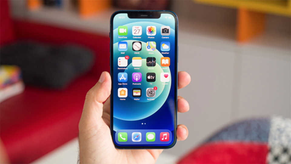 Apple có thể phải bồi thường cho Samsung vì không mua đủ tấm nền OLED như cam kết