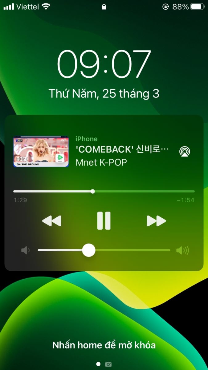 Nghe nhạc tắt màn hình trên iPhone