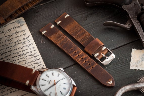 nên đeo đồng hồ dây da hay kim loại 4