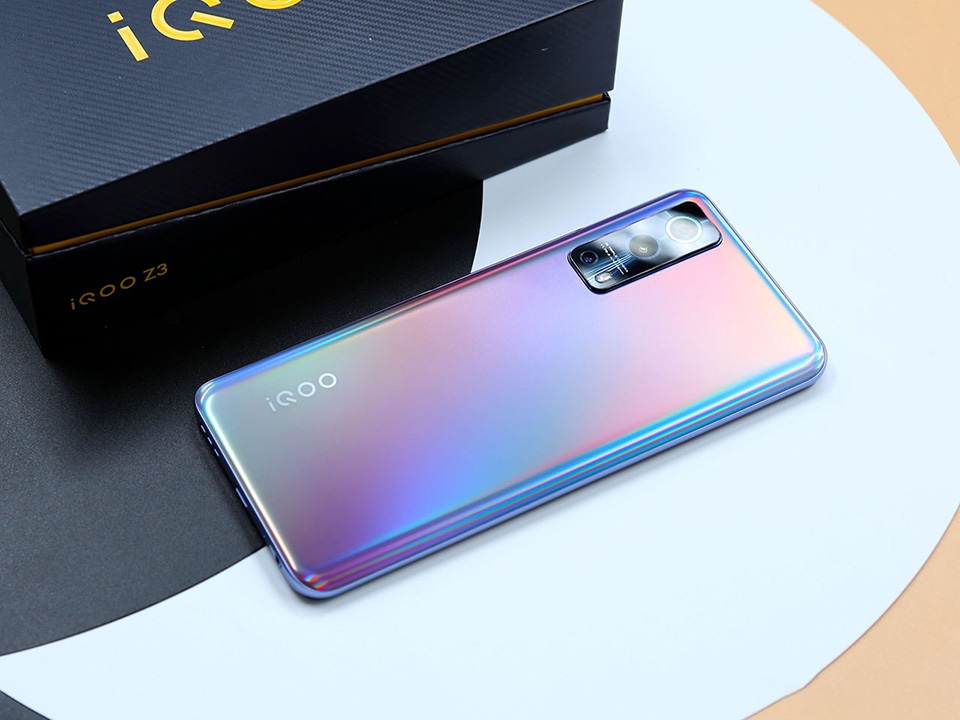Trên tay vivo iQOO Z3