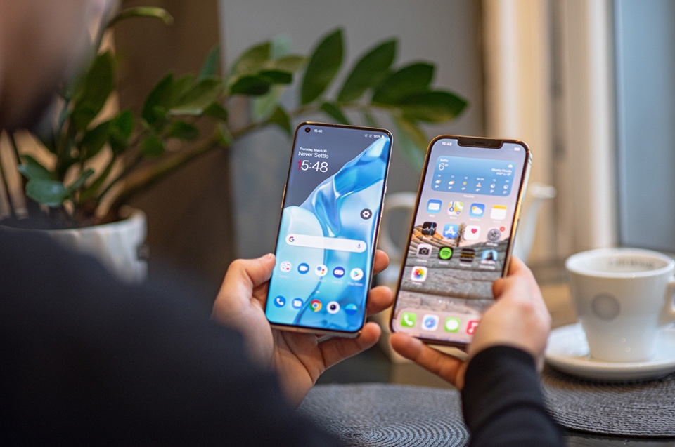 iPhone 12 Pro Max vs OnePlus 9 Pro iPhone 12 Pro Max vs OnePlus 9 Pro