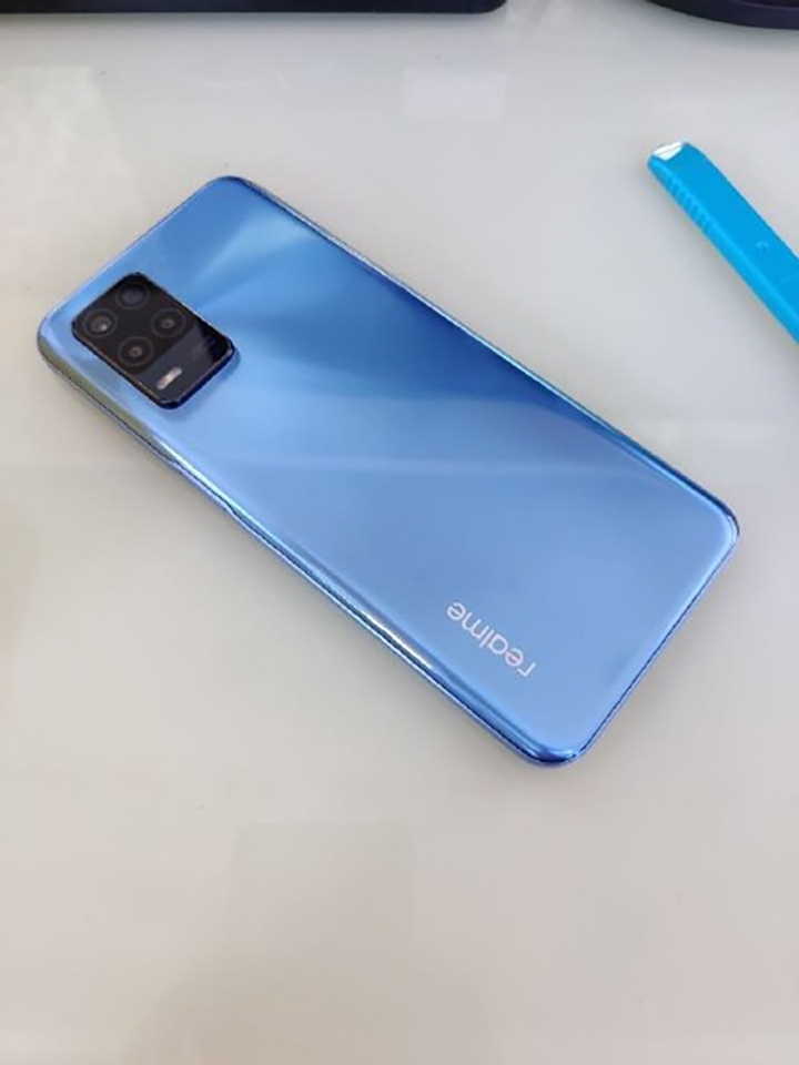 Ảnh thực tế Realme V13 (ảnh 3) Ảnh thực tế Realme V13 (ảnh 3)