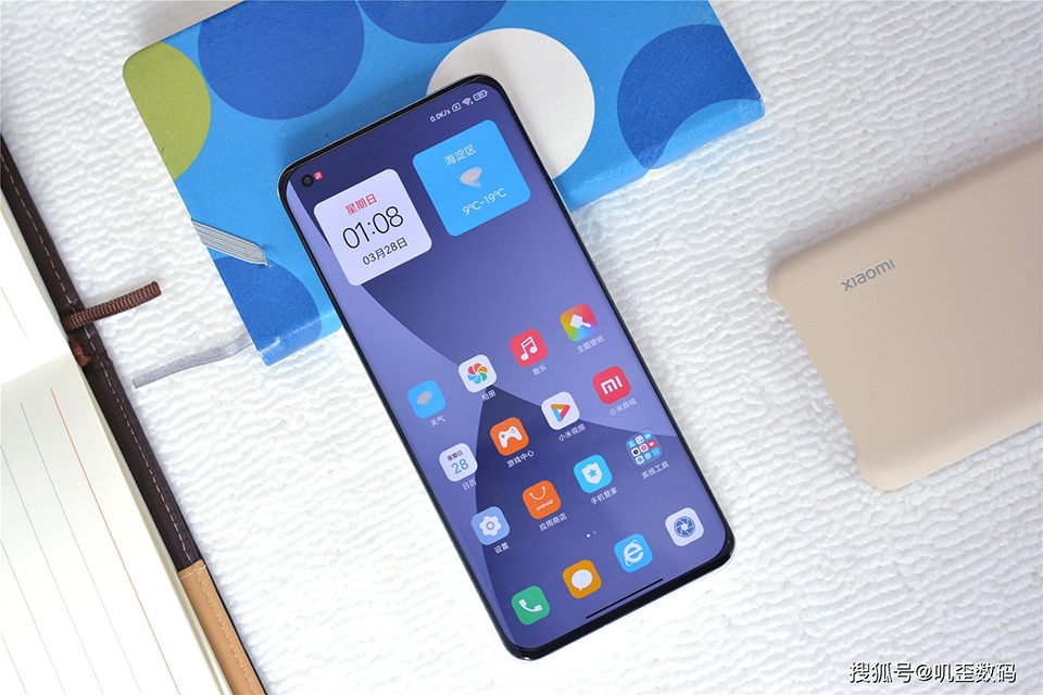 Trên tay Xiaomi Mi 11 Ultra (ảnh 6) Trên tay Xiaomi Mi 11 Ultra (ảnh 6)
