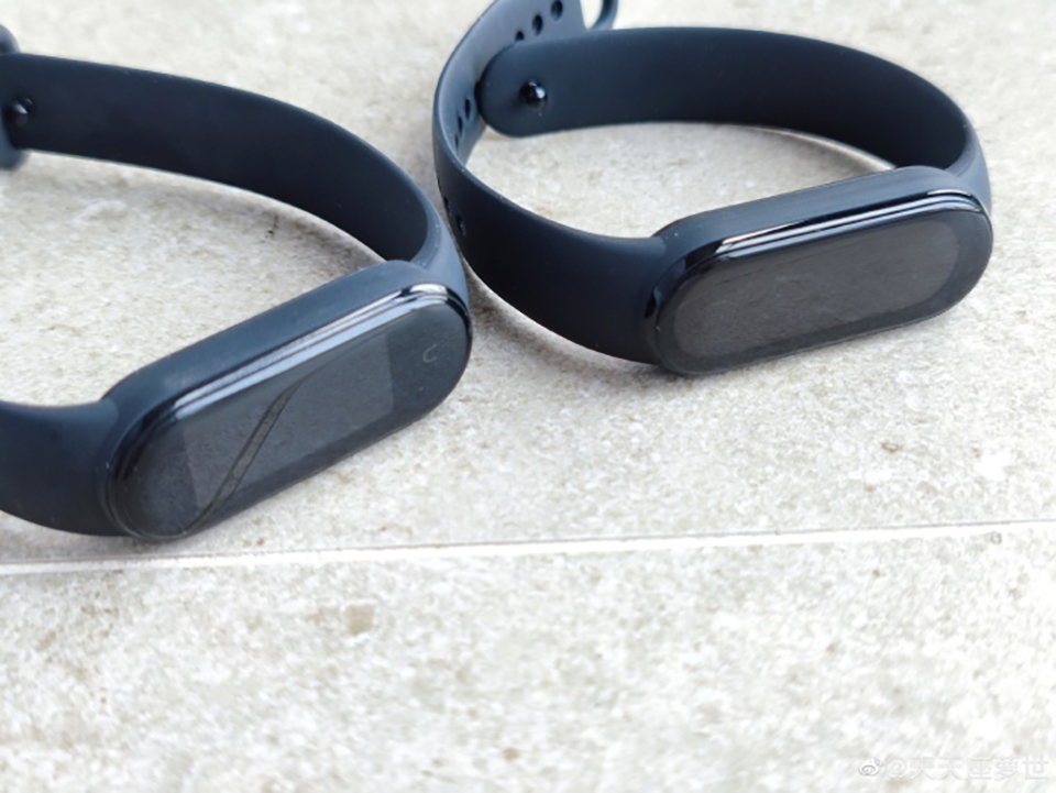 Trên tay Xiaomi Mi Band 6 (ảnh 1)