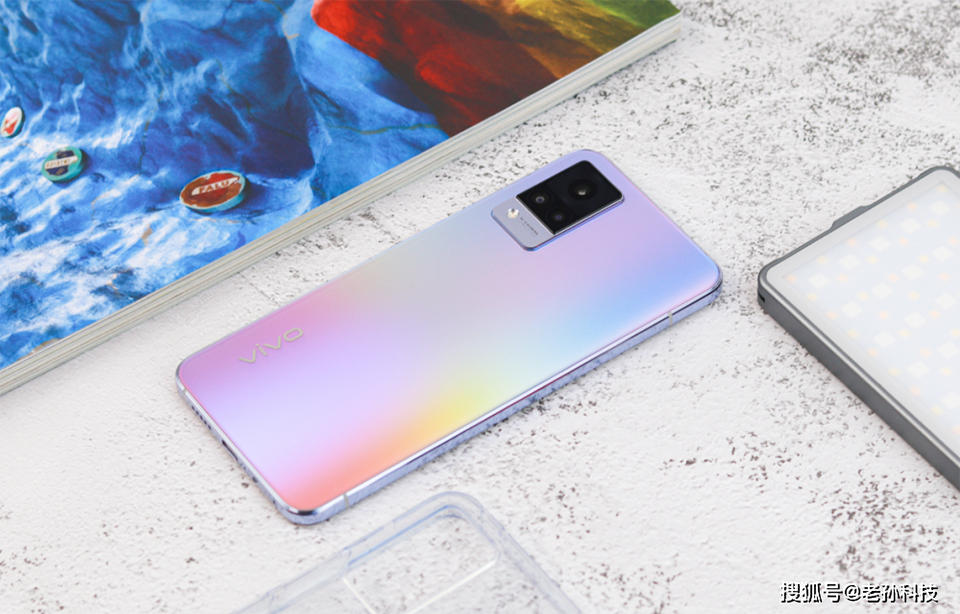 Trên tay Vivo X60t (ảnh 1) Trên tay Vivo X60t (ảnh 1)