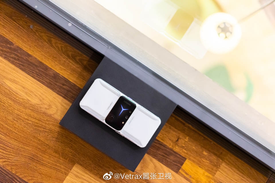 Trên tay Lenovo Legion Phone Duel 2