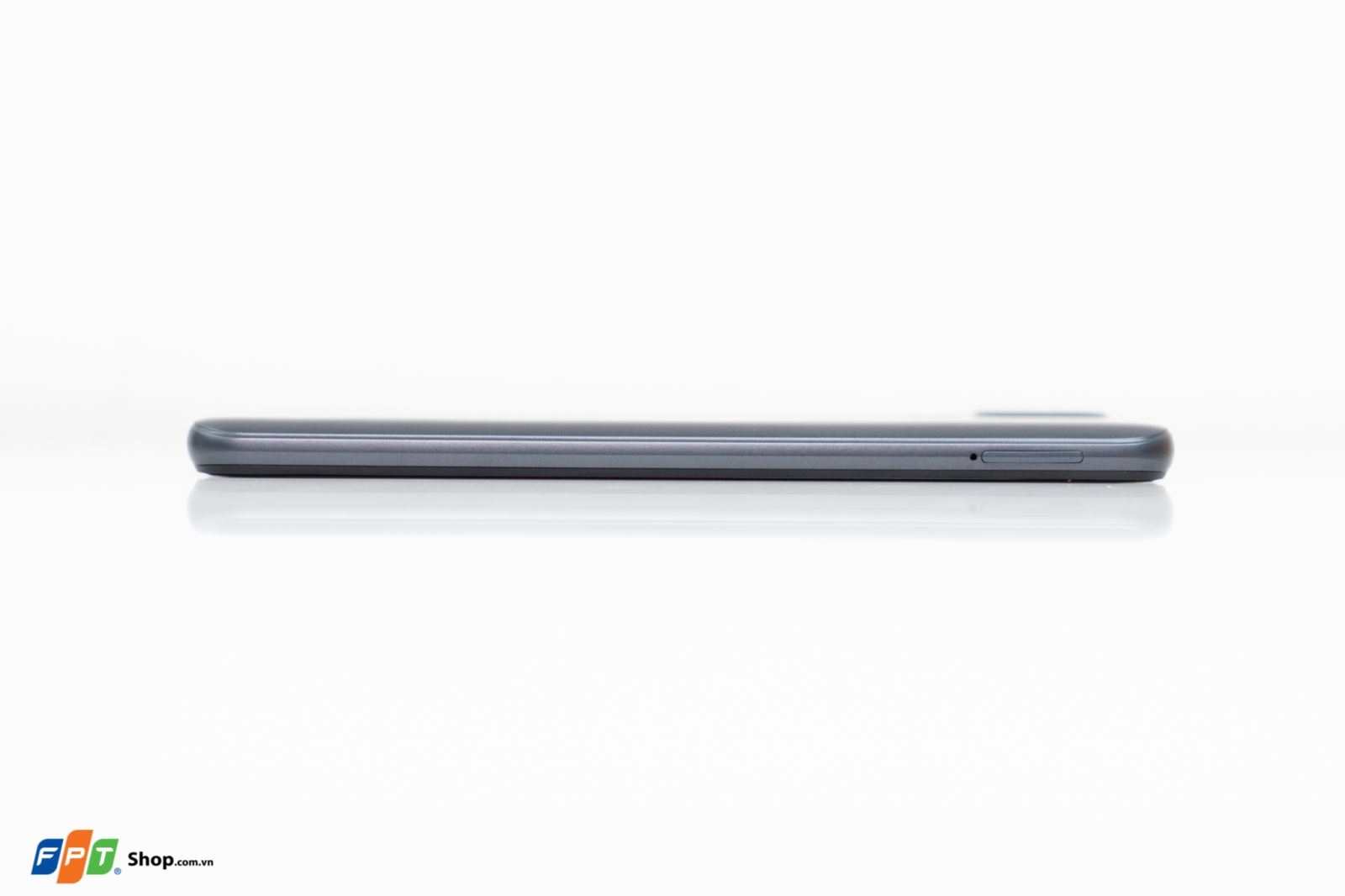 cạnh trái Realme C25