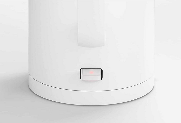 Bình đun siêu tốc Xiaomi Mi Electric Kettle có một nút bật nguồn ngay dưới tay cầm tiện lợi