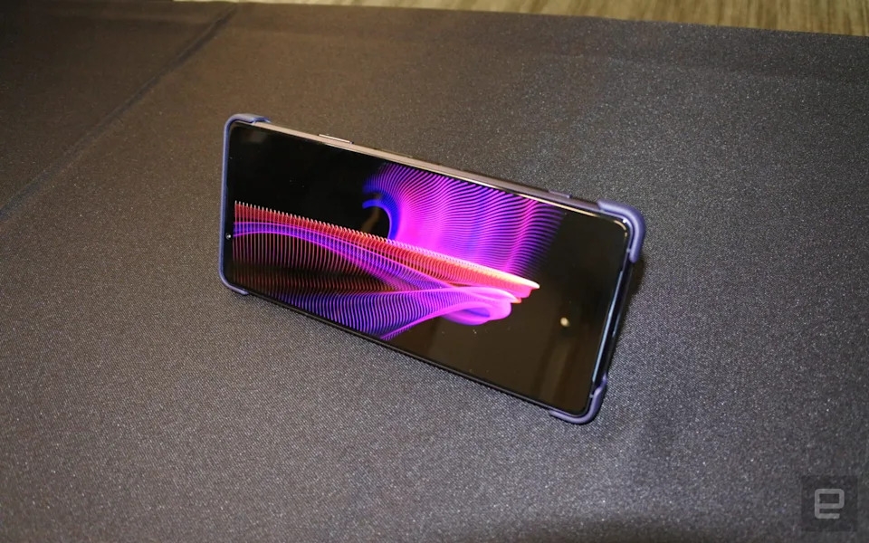 Trên tay Sony Xperia 1 III (ảnh 2) Trên tay Sony Xperia 1 III (ảnh 2)
