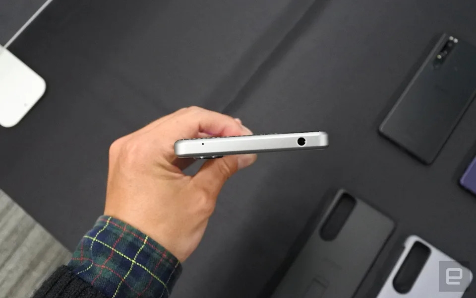 Trên tay Sony Xperia 1 III (ảnh 7) Trên tay Sony Xperia 1 III (ảnh 7)