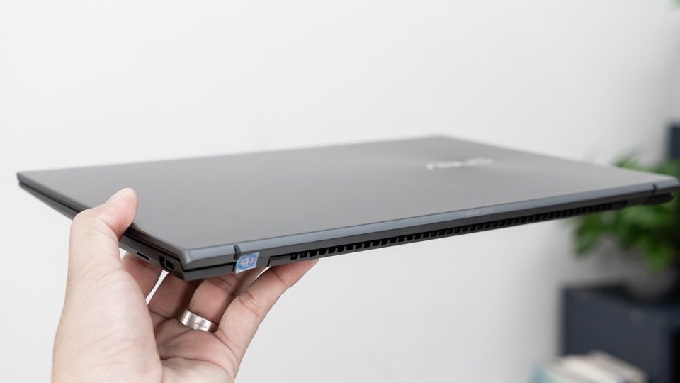 Asus Zenbook UX325EA