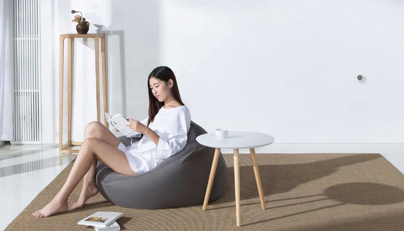 Thiết bị đo độ ẩm và nhiệt độ Xiaomi Mi Temperature and Humidity Monitor mang thiết kế gọn gàng, đơn giản