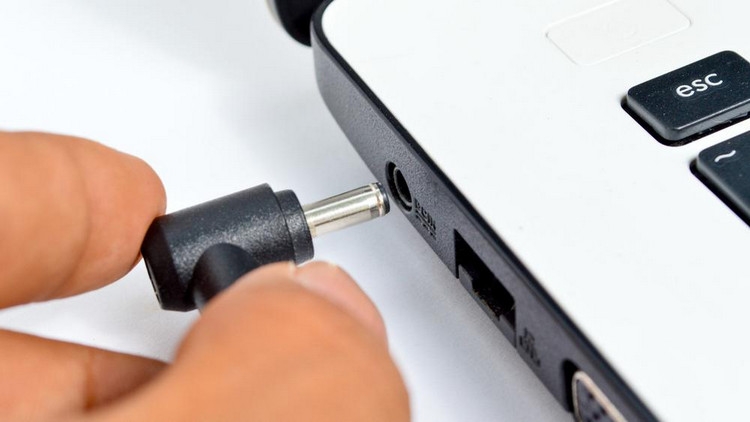 Cách sửa lỗi chân sạc laptop bị lỏng