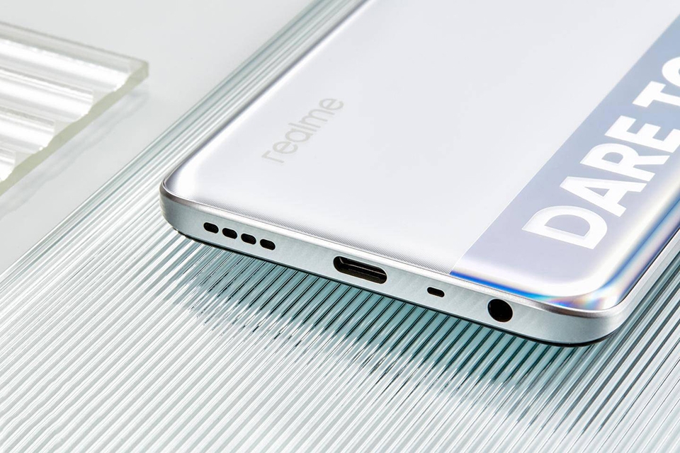 Realme Q3