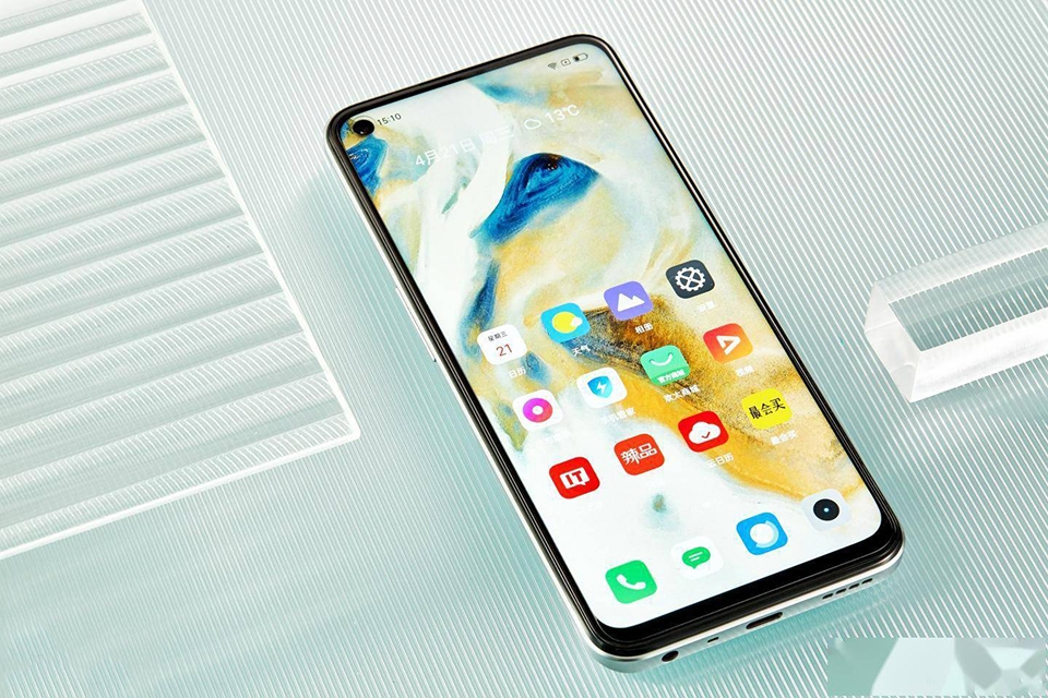 Realme Q3