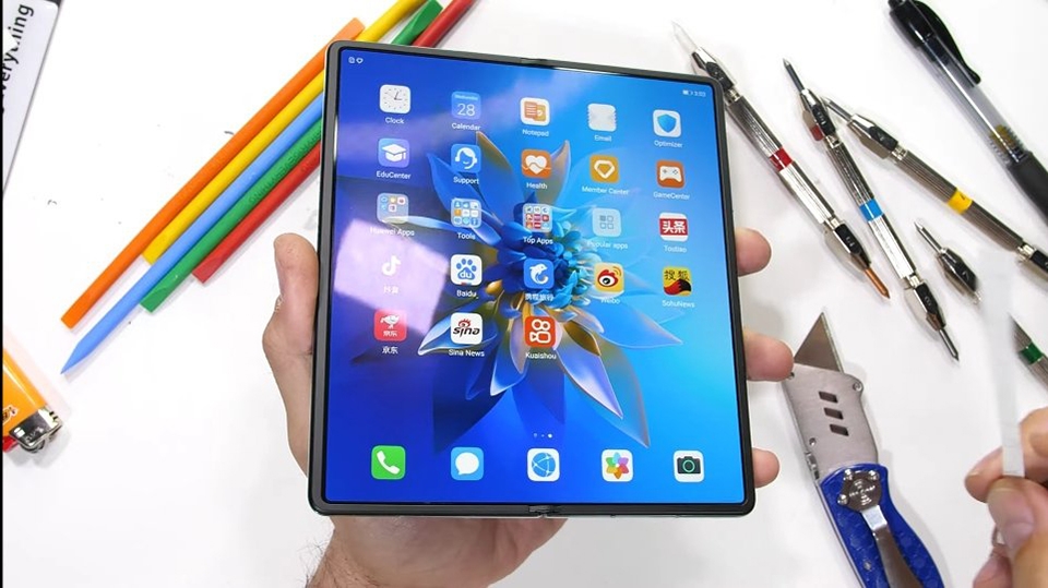 Tra tấn Huawei Mate X2 (ảnh 1)