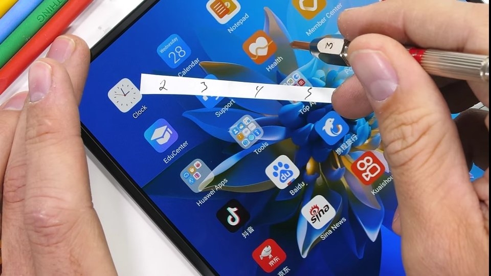 Tra tấn Huawei Mate X2 (ảnh 3)