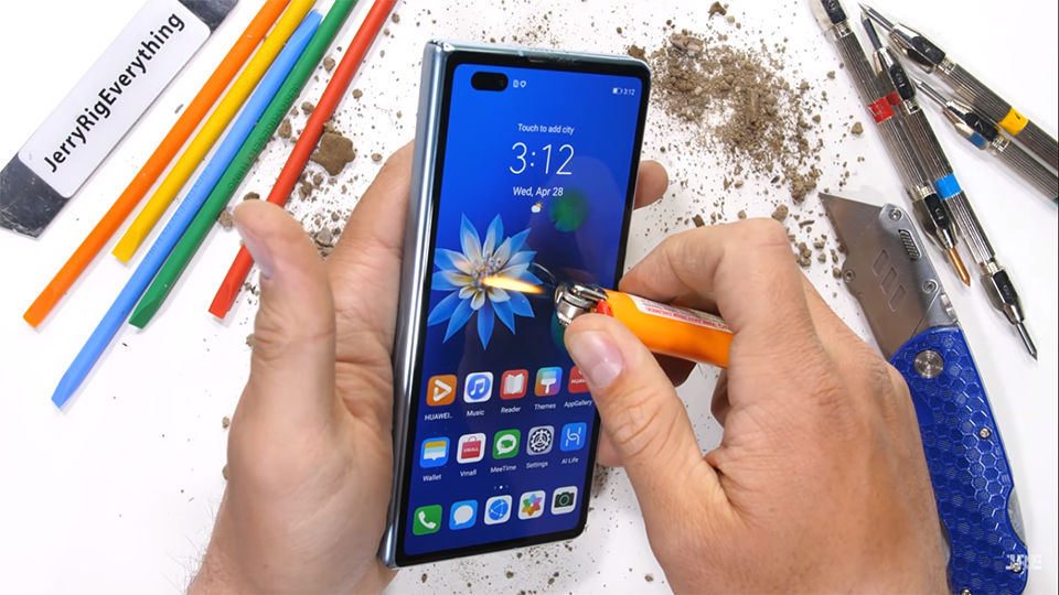 Tra tấn Huawei Mate X2 (ảnh 4)