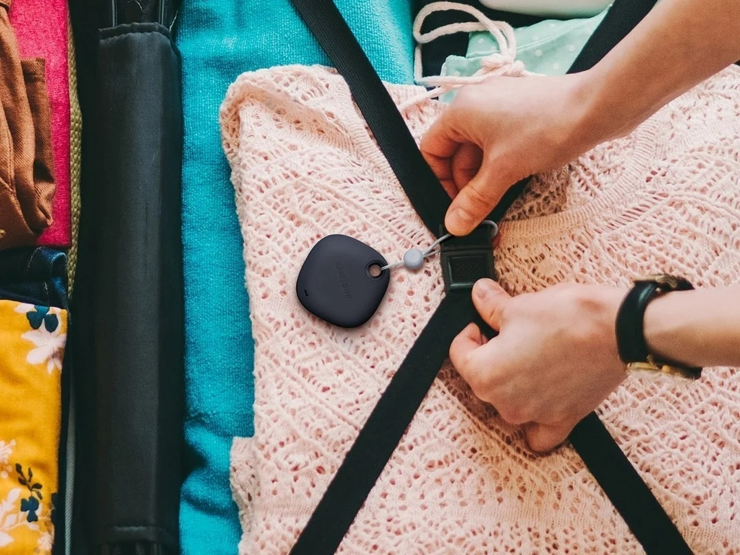 So sánh Galaxy SmartTag+ và Apple AirTag 7 So sánh Galaxy SmartTag+ và Apple AirTag 7