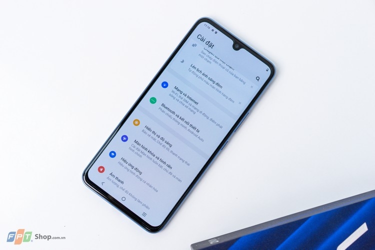 vivo V21 sử dụng màn hình AMOLED