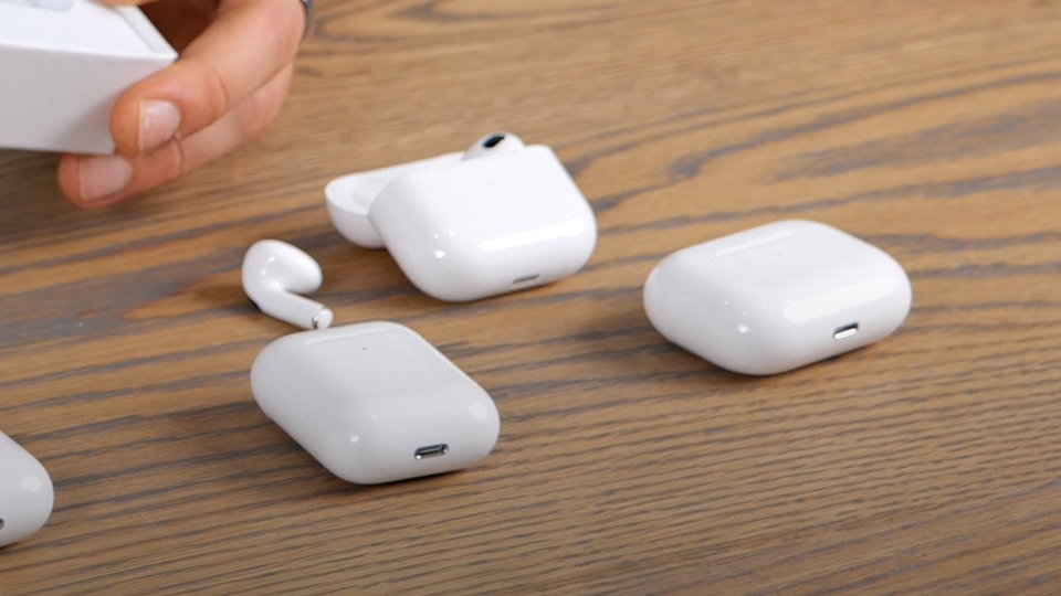 Apple AirPods 3 "nhái" (ảnh 1) Apple AirPods 3 "nhái" (ảnh 1)