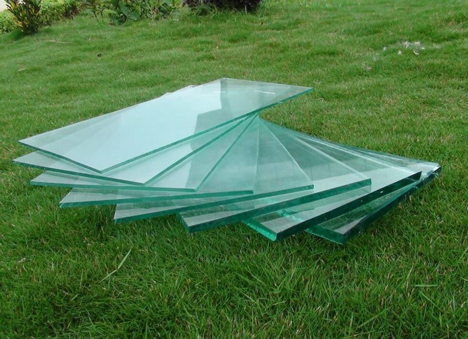 kính cảm ứng thường