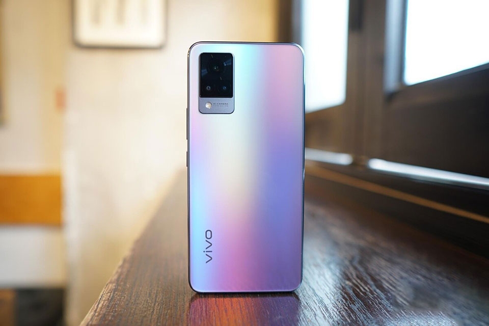 So sánh thiết kế Vivo V21, V21 5G và V21e