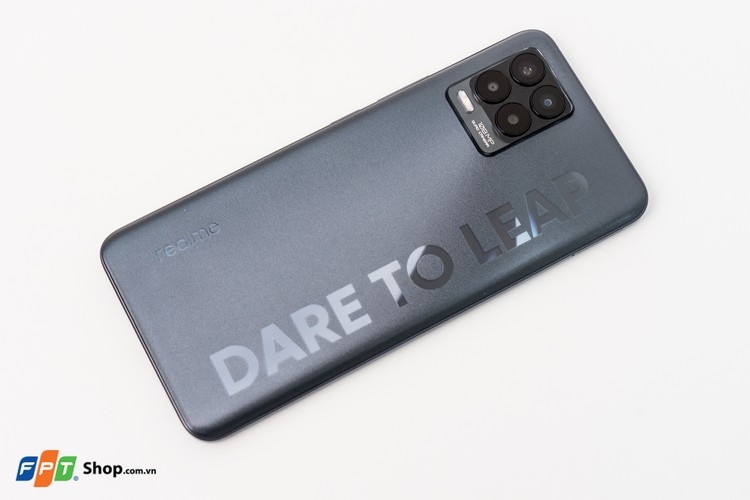 realme 8 Pro có thiết kế hoàn thiện mờ độc đáo