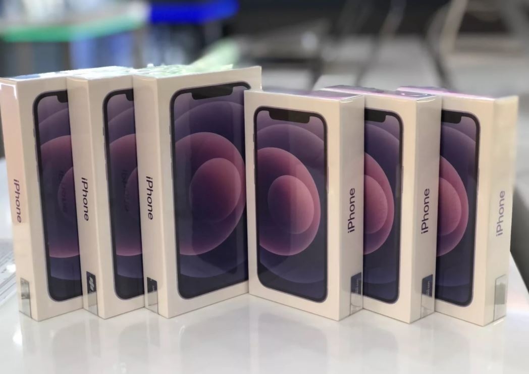 iPhone 12 Tím và những lần Apple bổ sung màu mới siêu hot cho iPhone 18