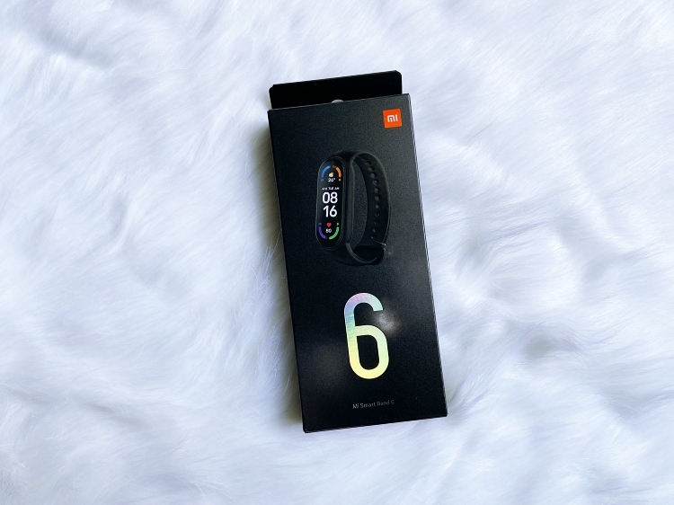 Xiaomi Mi Band 6 có bao bì được thiết kế giản đơn