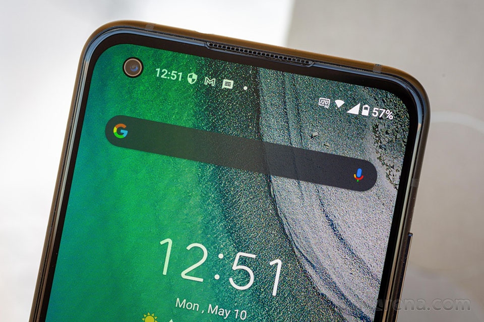 Màn hình Zenfone 8 có lỗ đục chứa camera selfie Màn hình Zenfone 8 có lỗ đục chứa camera selfie