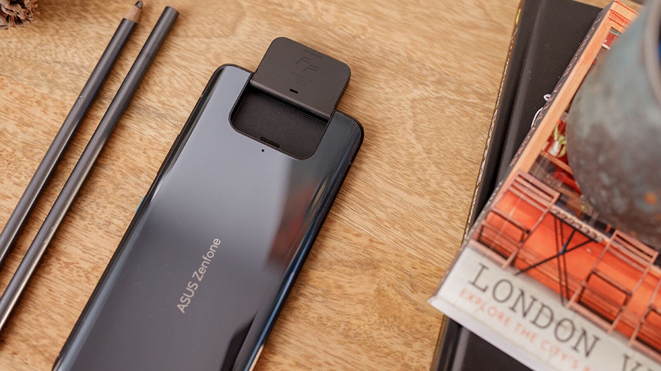 Asus Zenfone 8 Flip có camera lật Asus Zenfone 8 Flip có camera lật