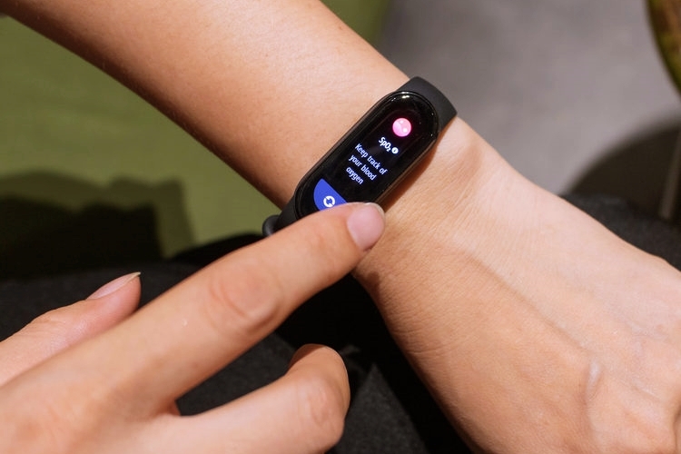 Lần đầu tiên Xiaomi mang tính năng SpO2 lên Mi Band 6
