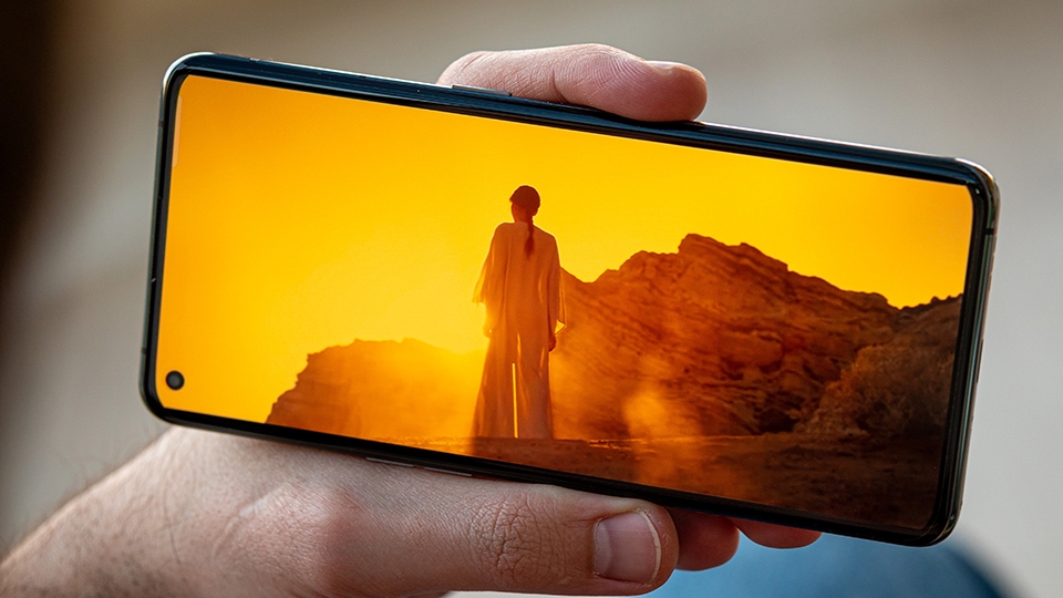 Độ sâu màu 10-bit là gì? Nó có lợi gì trên màn hình smartphone?