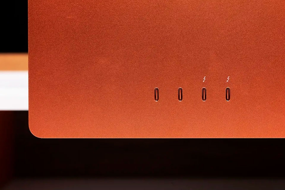 Các cổng kết nối phía sau iMac