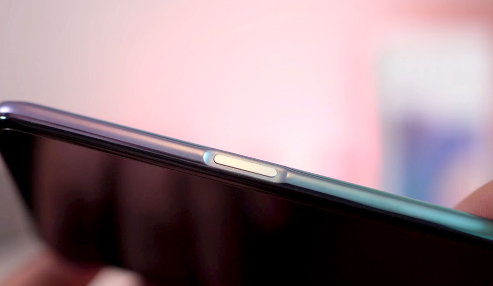 Cạnh phải OPPO A54 5G