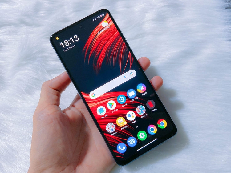 Màn hình POCO X3 Pro rộng rãi cho trải nghiệm giải trí tuyệt vời