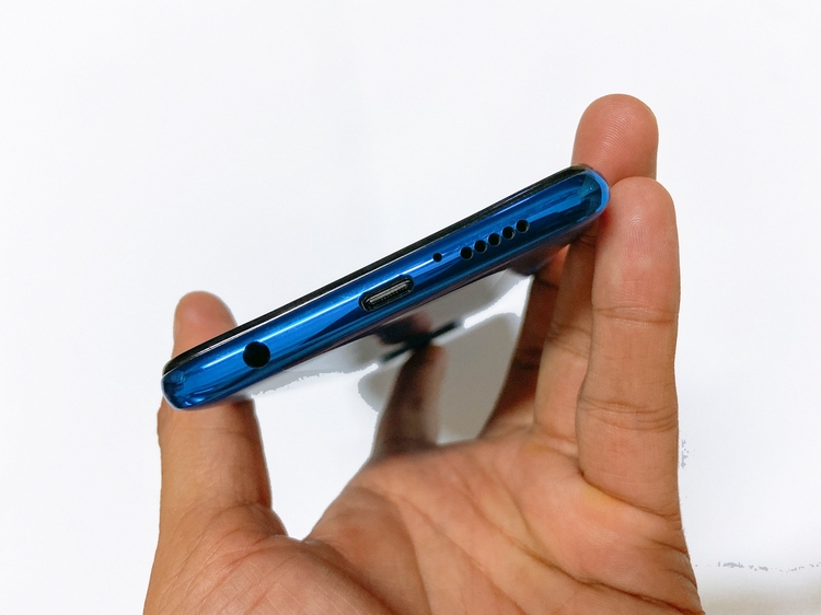 Vị trí cổng 3.5mm trên POCO X3 Pro chưa được tối ưu