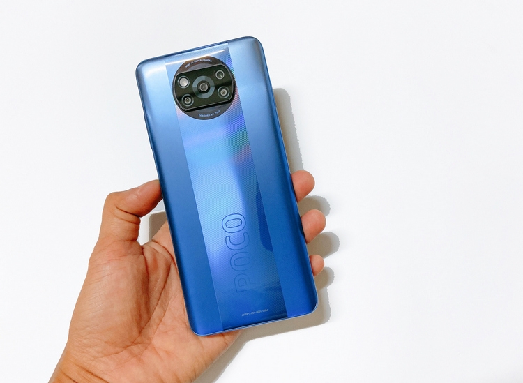 Vẫn được hỗ trợ sạc nhanh 33W khiến cho POCO X3 Pro nổi bật trong thời buổi các thương hiệu thay nhau loại bỏ củ sạc