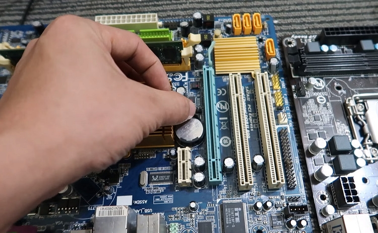 Xóa cài đặt CMOS để khôi phục cài đặt BIOS mặc định