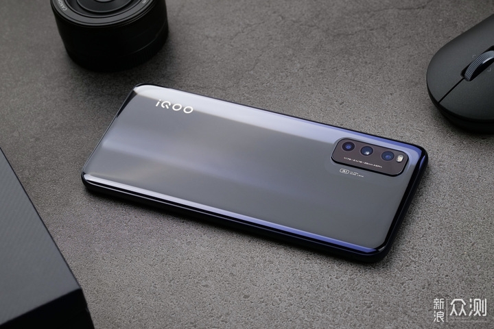 Mặt sau iQOO Neo5 Vitality Edition Mặt sau iQOO Neo5 Vitality Edition
