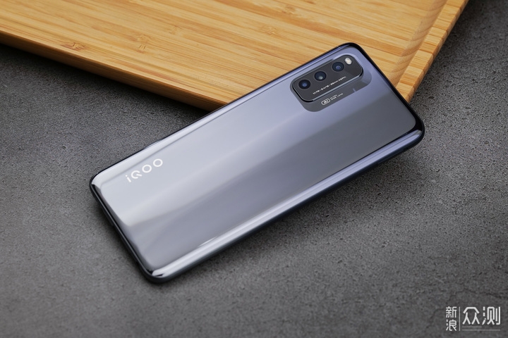 iQOO Neo5 Vitality Edition có loa kép iQOO Neo5 Vitality Edition có loa kép