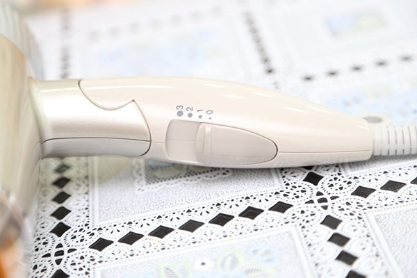 máy sấy tóc công tắc gạt