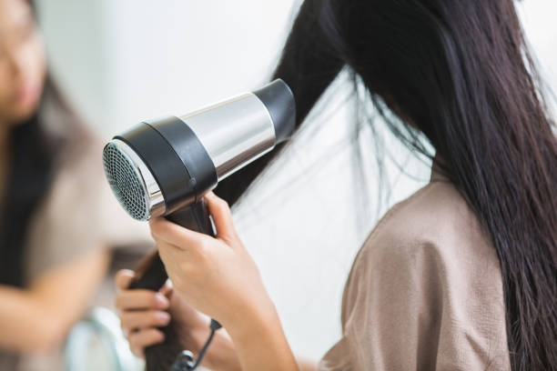 sử dụng máy sấy tóc